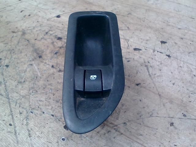 bontott RENAULT LAGUNA II Jobb hátsó Ablakemelő Kapcsoló