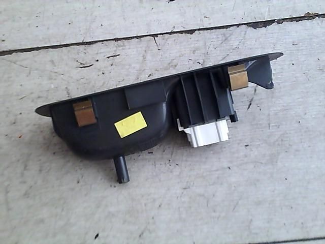 bontott RENAULT LAGUNA II Jobb hátsó Ablakemelő Kapcsoló