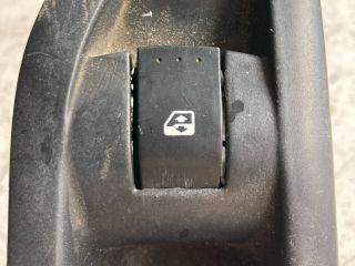 bontott RENAULT LAGUNA II Jobb hátsó Ablakemelő Kapcsoló