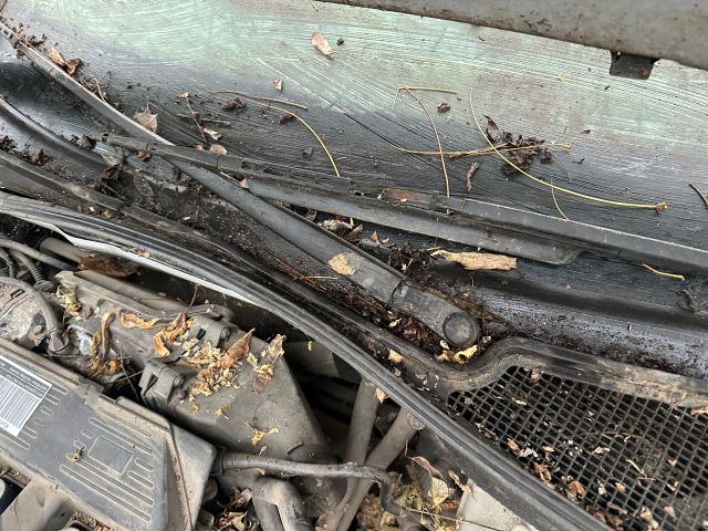 bontott RENAULT LAGUNA II Szélvédő Alatti Műanyag Elem