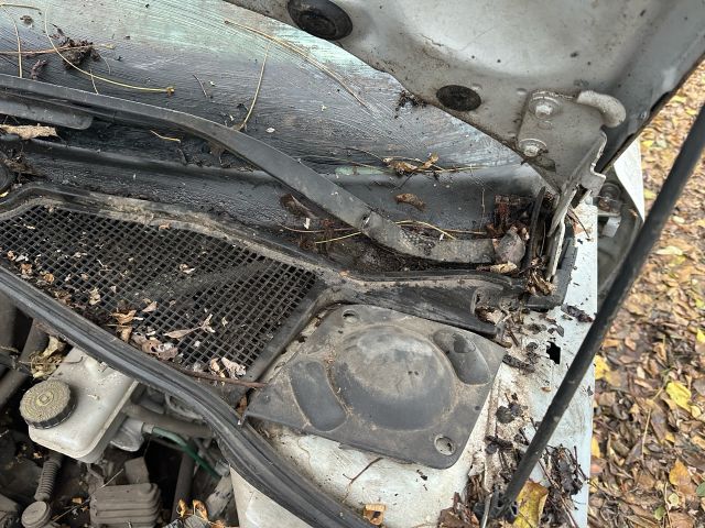 bontott RENAULT LAGUNA II Szélvédő Alatti Műanyag Elem