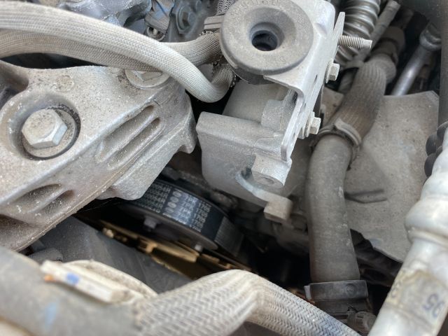 bontott RENAULT LAGUNA III Motor (Fűzött blokk hengerfejjel)