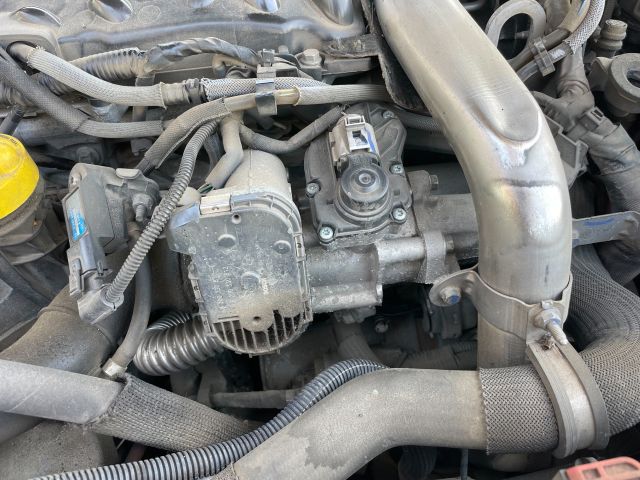bontott RENAULT LAGUNA III Motor (Fűzött blokk hengerfejjel)