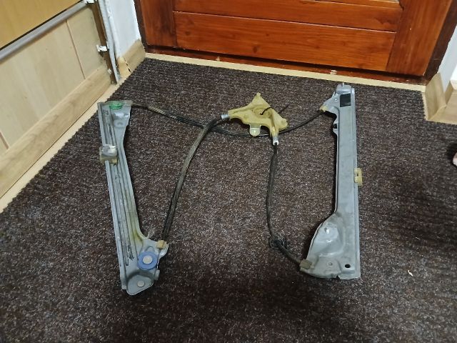 bontott RENAULT LAGUNA III Bal első Ablakemelő Szerkezet (Elektromos)