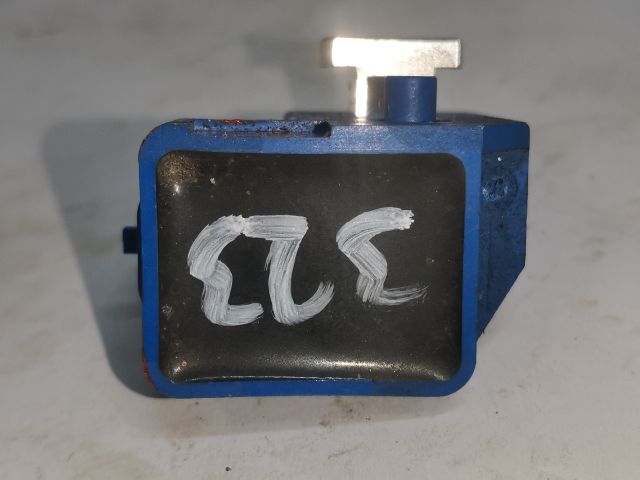 bontott RENAULT LAGUNA III Bal első Oldal Ütközés Érzékelő