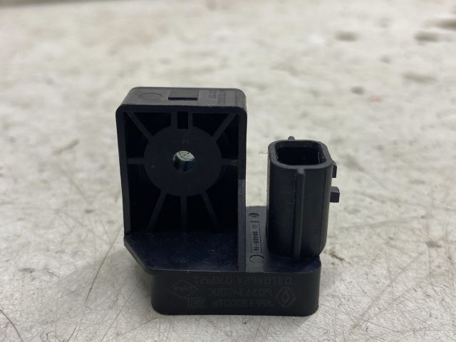 bontott RENAULT LAGUNA III Bal első Oldal Ütközés Érzékelő