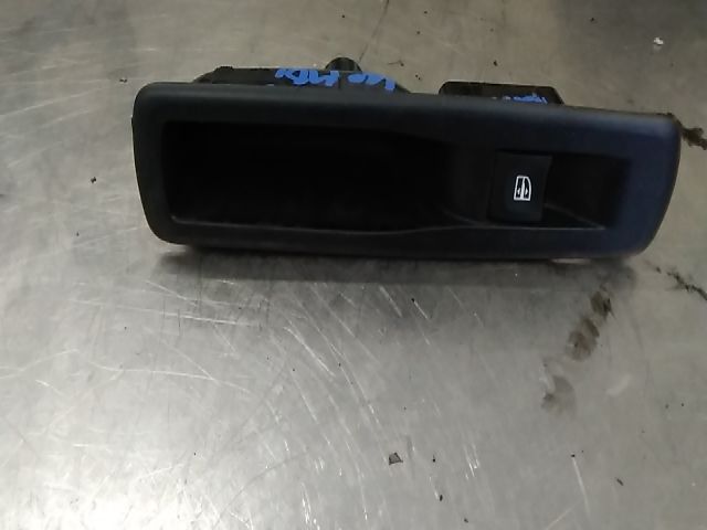 bontott RENAULT LAGUNA III Bal hátsó Ablakemelő Kapcsoló