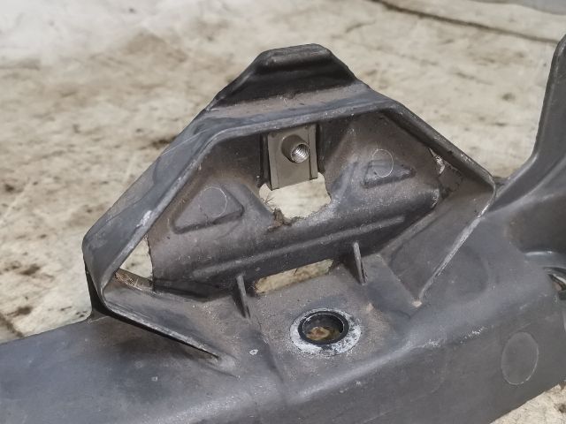 bontott RENAULT LAGUNA III Bal Sárvédő Oldaltartó