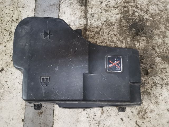 bontott RENAULT LAGUNA III Biztosítéktábla Fedél