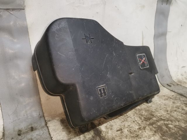 bontott RENAULT LAGUNA III Biztosítéktábla Fedél