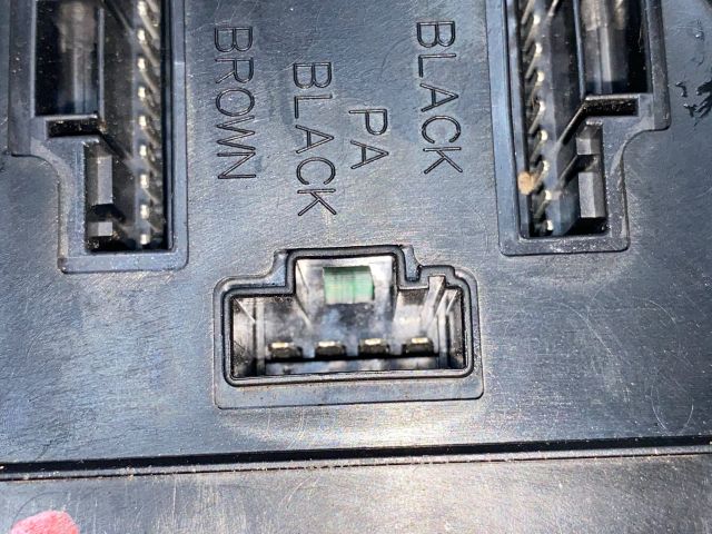 bontott RENAULT LAGUNA III Biztosítéktábla Utastér