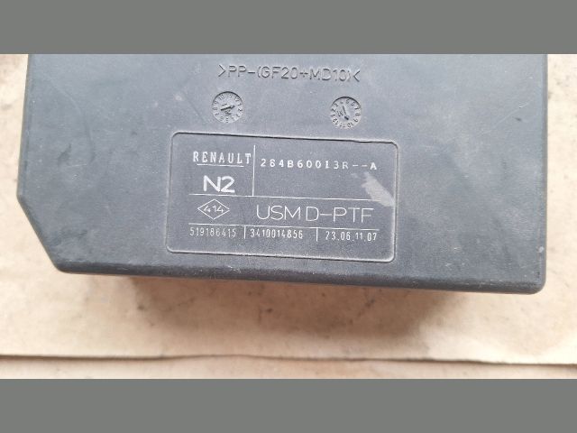 bontott RENAULT LAGUNA III Biztosítéktábla Utastér