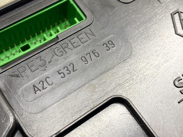 bontott RENAULT LAGUNA III Biztosítéktábla Utastér