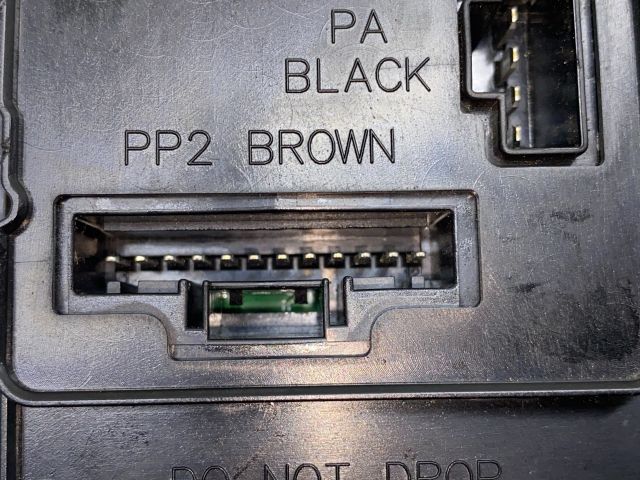 bontott RENAULT LAGUNA III Biztosítéktábla Utastér