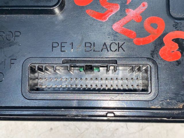 bontott RENAULT LAGUNA III Biztosítéktábla Utastér