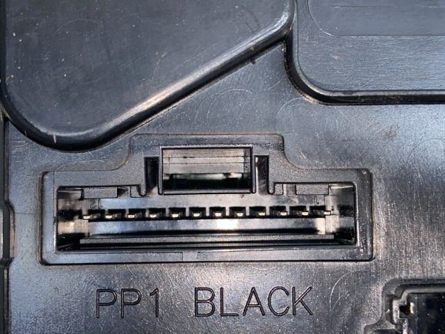 bontott RENAULT LAGUNA III Biztosítéktábla Utastér