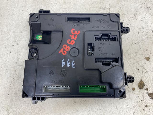 bontott RENAULT LAGUNA III Biztosítéktábla Utastér