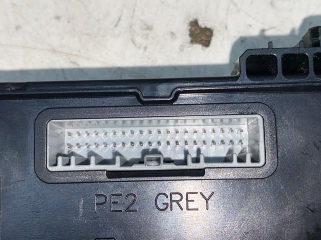 bontott RENAULT LAGUNA III Biztosítéktábla Utastér