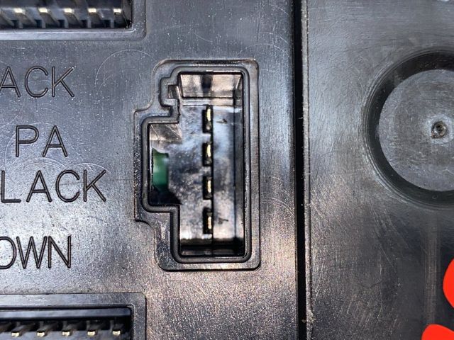 bontott RENAULT LAGUNA III Biztosítéktábla Utastér