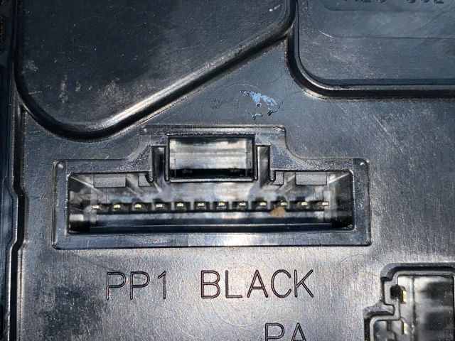 bontott RENAULT LAGUNA III Biztosítéktábla Utastér