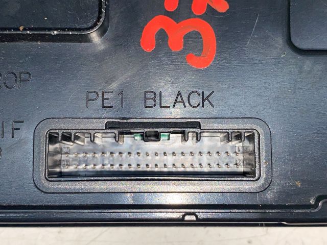 bontott RENAULT LAGUNA III Biztosítéktábla Utastér