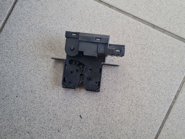 bontott RENAULT LAGUNA III Csomagtérajtó Zárszerkezet