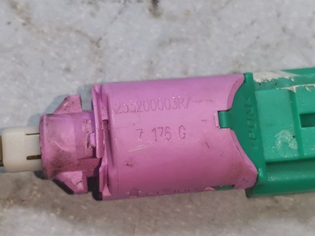 bontott RENAULT LAGUNA III Fék Pedál Kapcsoló