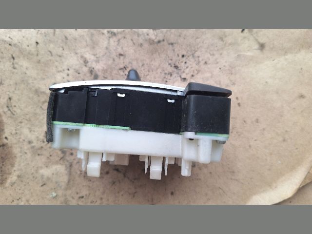 bontott RENAULT LAGUNA III Fűtéskapcsoló (digit klímás)