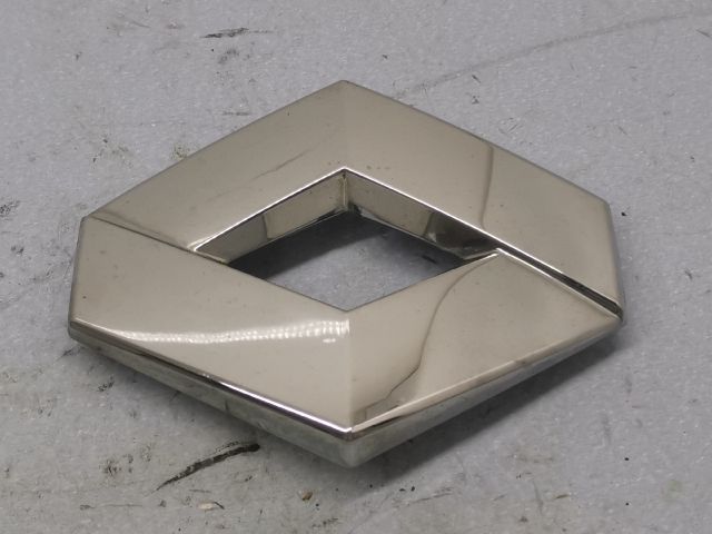 bontott RENAULT LAGUNA III Hátsó Embléma