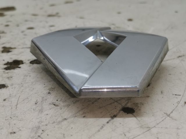 bontott RENAULT LAGUNA III Hátsó Embléma