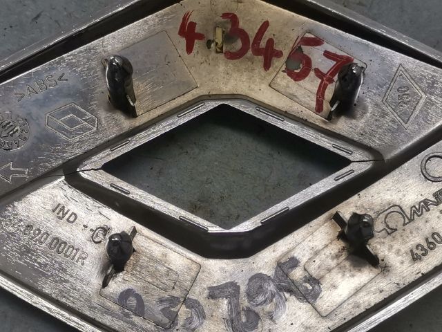 bontott RENAULT LAGUNA III Hátsó Embléma