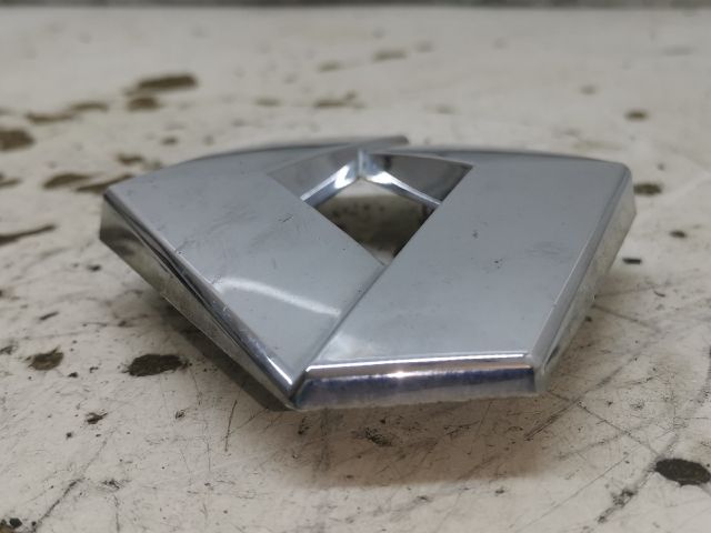 bontott RENAULT LAGUNA III Hátsó Embléma