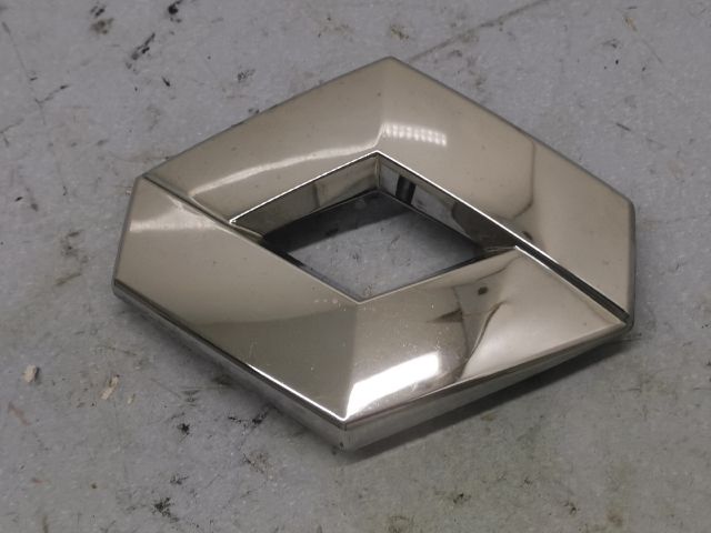 bontott RENAULT LAGUNA III Hátsó Embléma