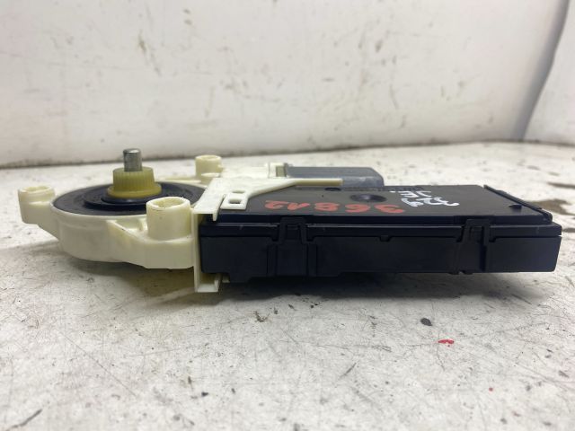 bontott RENAULT LAGUNA III Jobb első Ablakemelő Motor