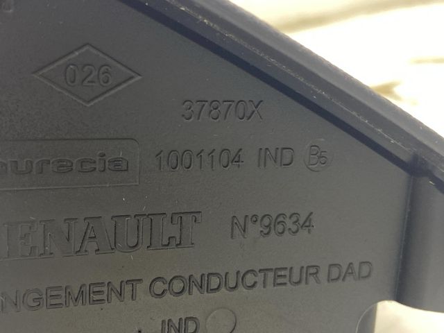 bontott RENAULT LAGUNA III Jobb első Tároló Rekesz