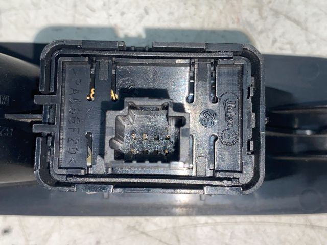 bontott RENAULT LAGUNA III Jobb hátsó Ablakemelő Kapcsoló