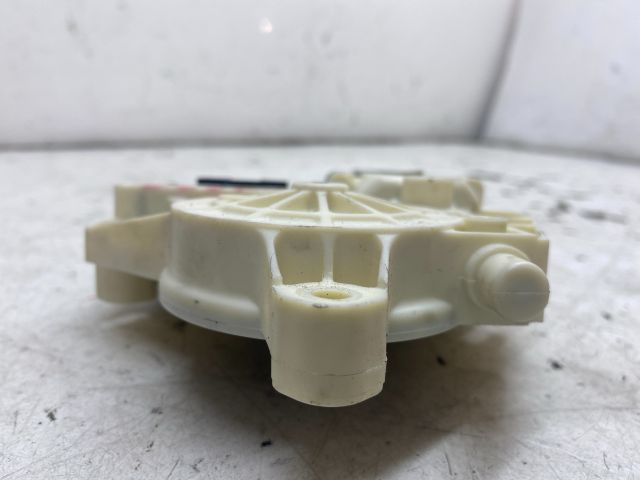 bontott RENAULT LAGUNA III Jobb hátsó Ablakemelő Motor