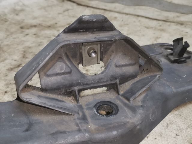 bontott RENAULT LAGUNA III Jobb Sárvédő Oldaltartó