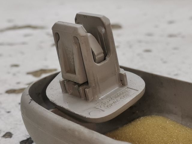 bontott RENAULT LAGUNA III Középső Szemüvegtartó