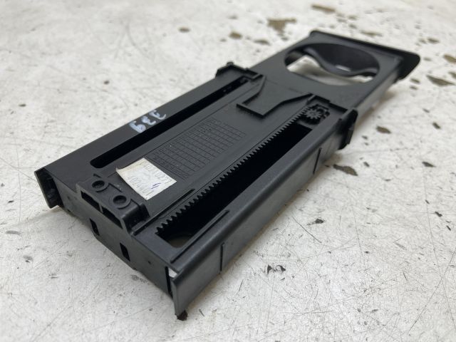 bontott RENAULT LAGUNA III Pohártartó