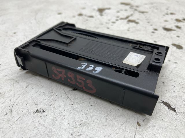 bontott RENAULT LAGUNA III Pohártartó