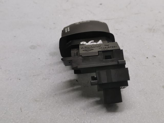 bontott RENAULT LAGUNA III Rádió / CD Kapcsoló