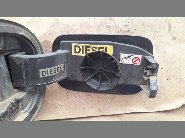 bontott RENAULT LAGUNA III Tankajtó