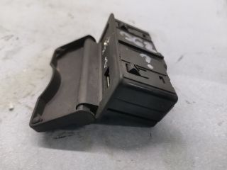 bontott RENAULT LAGUNA III USB Aljzat