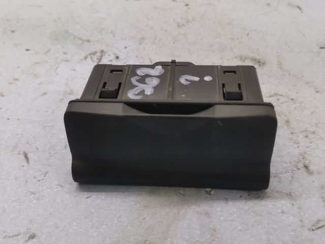 bontott RENAULT LAGUNA III USB Aljzat