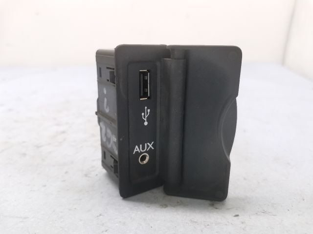 bontott RENAULT LAGUNA III USB Aljzat