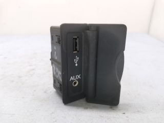 bontott RENAULT LAGUNA III USB Aljzat