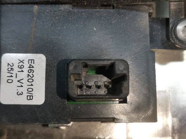 bontott RENAULT LAGUNA III Váltókar Keret