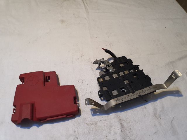 bontott RENAULT MASTER Biztosítéktábla Motortér