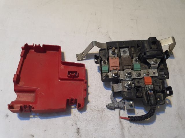 bontott RENAULT MASTER Biztosítéktábla Motortér